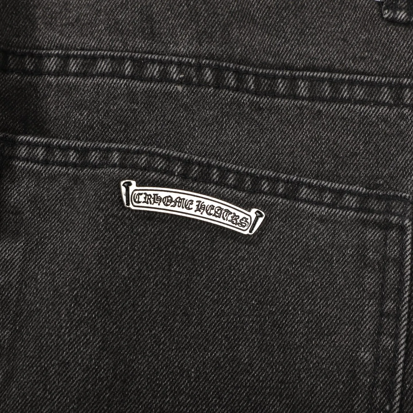 P280 Chrome Hearts city-limited flame black and white leather jeans need to be washed after the finished product is disassembled and hand-made with sheepskin cross leather and then spliced ​​together. The whole piece has too many craftsmanship to explain. The cabinet price is 34W+, the patchwork is decorated with cross flowers, and the high-waisted washed jeans! ! Absolutely high-end luxury products, 8W+ level god-level single products, super popular products, made with top heavy industry, a magic weapon that cannot be missed. About Kroxin This is an extremely luxurious fashion brand, which can also be called the aristocrats of the high street. It has always been an exclusive brand for some hipsters or rich second generation. Compared with ordinary high streets, it is more luxurious and noble. Compared with luxury brands, it has a more fashionable personality and has always been a brand that I have a special liking for. Size: 28 30 32 34 (corresponds to S-XL) Size chart: 28 Waist 76 Pants length 104 Hips 98 30 Waist 80 Pants length 105 Hips 102 32 Waist 84 Pants length 106 Hips 106 34 Waist 88 Pants length 107 Hips 110